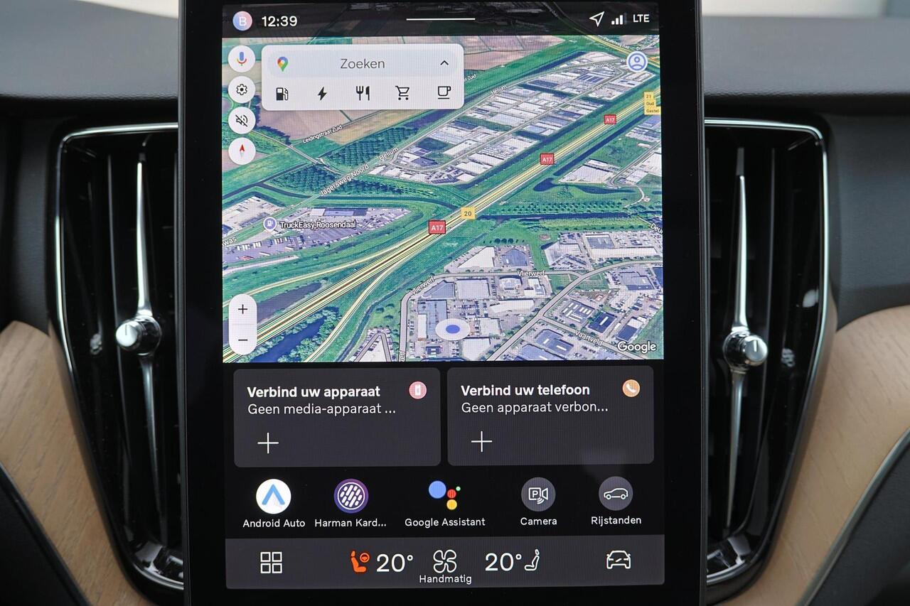 Volvo XC60 T6 Recharge AWD Plus Dark - Panorama/schuifdak - IntelliSafe Assist & Surround - Harman/Kardon audio - Parkeercamera achter - Verwarmde voorstoelen, stuur & achterbank - Parkeersensoren voor & achter - Elektr. bedienb. voorstoelen met geheugen - Draadloze