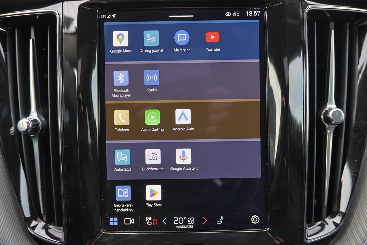 Volvo XC60 T6 Recharge AWD Plus Bright - Panorama/schuifdak - IntelliSafe Assist & Surround - 360º Camera - Harman/Kardon audio - Adaptieve LED koplampen - Verwarmde voorstoelen, stuur & achterbank - Parkeersensoren voor & achter - Elektr. bedienb. voorstoelen met g