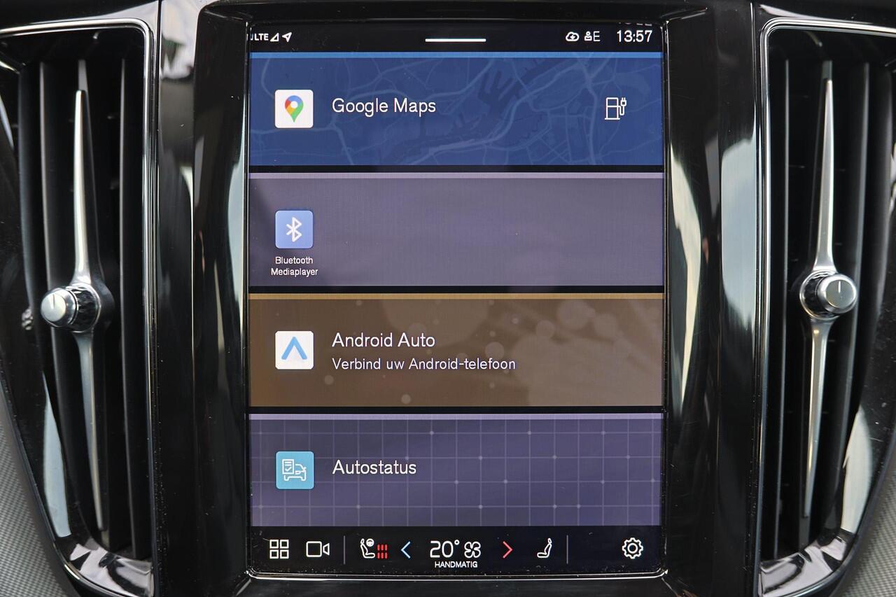 Volvo XC60 T6 Recharge AWD Plus Bright - Panorama/schuifdak - IntelliSafe Assist & Surround - 360º Camera - Harman/Kardon audio - Adaptieve LED koplampen - Verwarmde voorstoelen, stuur & achterbank - Parkeersensoren voor & achter - Elektr. bedienb. voorstoelen met g