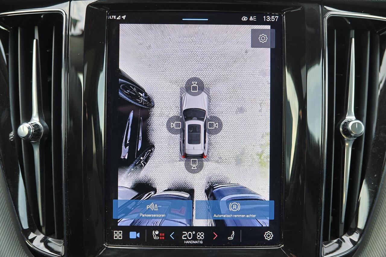 Volvo XC60 T6 Recharge AWD Plus Bright - Panorama/schuifdak - IntelliSafe Assist & Surround - 360º Camera - Harman/Kardon audio - Adaptieve LED koplampen - Verwarmde voorstoelen, stuur & achterbank - Parkeersensoren voor & achter - Elektr. bedienb. voorstoelen met g