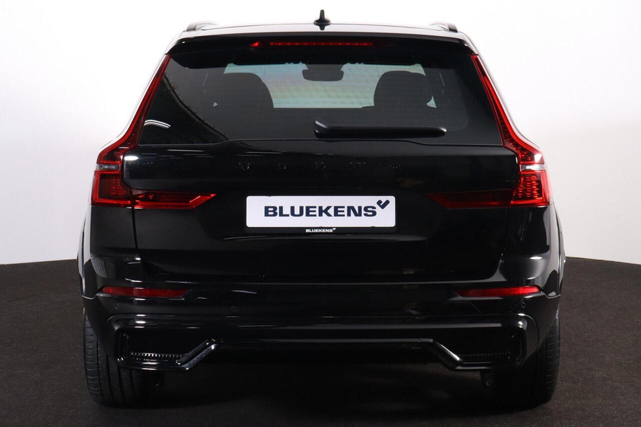 Volvo XC60 T6 Recharge AWD Plus Black Edition - IntelliSafe Assist & Surround - 22" 5-Dubbel Spaaks Glossy Black / Diamond Cut velgen - Harman/Kardon audio - Adaptieve LED koplampen - Parkeercamera achter - Verwarmde voorstoelen, stuur & achterbank - Parkeersensoren