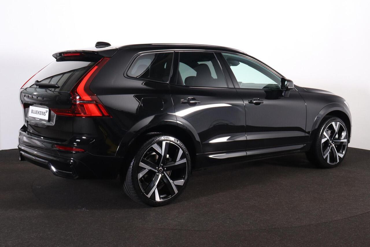 Volvo XC60 T6 Recharge AWD Plus Black Edition - IntelliSafe Assist & Surround - 22" 5-Dubbel Spaaks Glossy Black / Diamond Cut velgen - Harman/Kardon audio - Adaptieve LED koplampen - Parkeercamera achter - Verwarmde voorstoelen, stuur & achterbank - Parkeersensoren