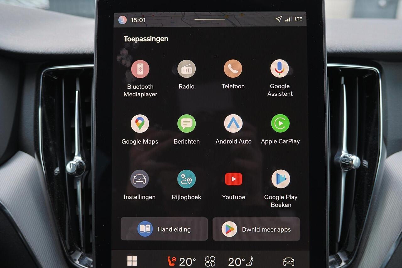 Volvo XC60 T6 Recharge AWD Plus Black Edition - IntelliSafe Assist & Surround - 22" 5-Dubbel Spaaks Glossy Black / Diamond Cut velgen - Harman/Kardon audio - Adaptieve LED koplampen - Parkeercamera achter - Verwarmde voorstoelen, stuur & achterbank - Parkeersensoren