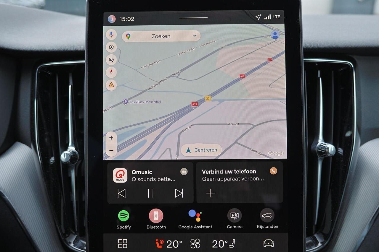 Volvo XC60 T6 Recharge AWD Plus Black Edition - IntelliSafe Assist & Surround - 22" 5-Dubbel Spaaks Glossy Black / Diamond Cut velgen - Harman/Kardon audio - Adaptieve LED koplampen - Parkeercamera achter - Verwarmde voorstoelen, stuur & achterbank - Parkeersensoren