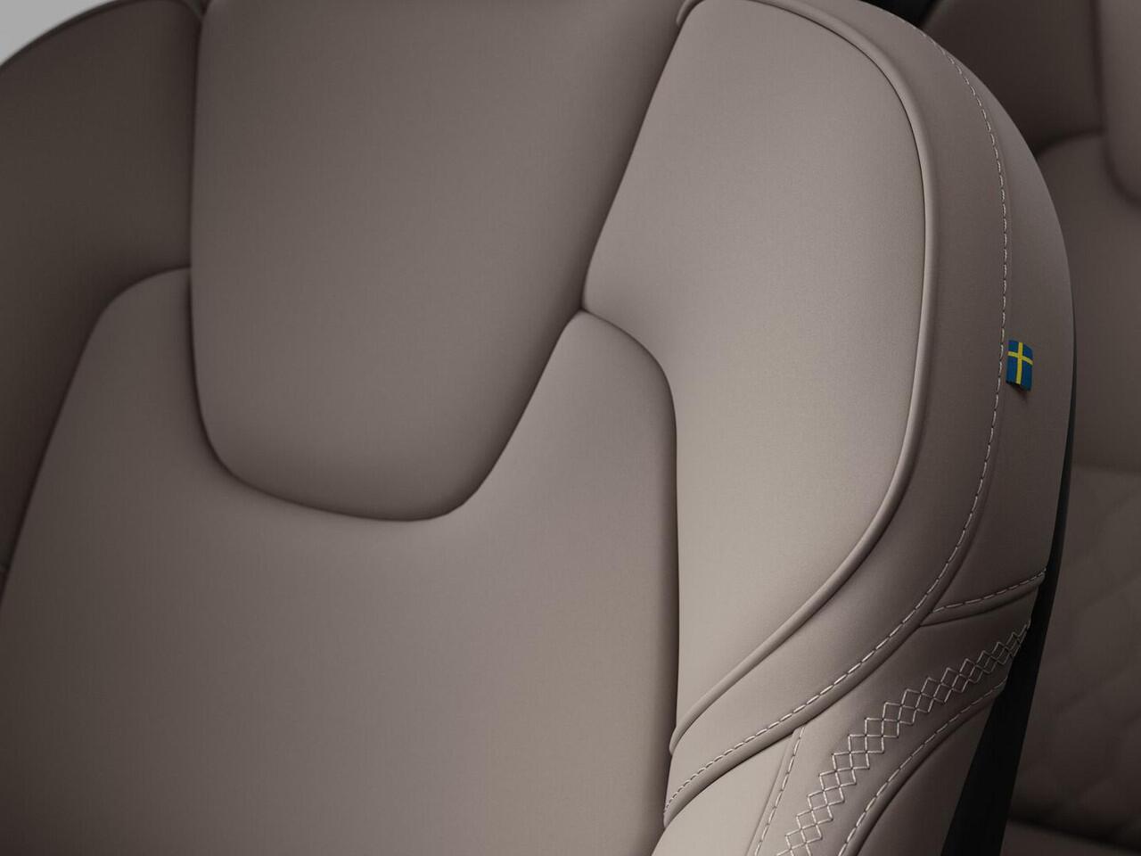 Volvo XC60 2.0 T6 Plug-in hybrid AWD Ultra Dark