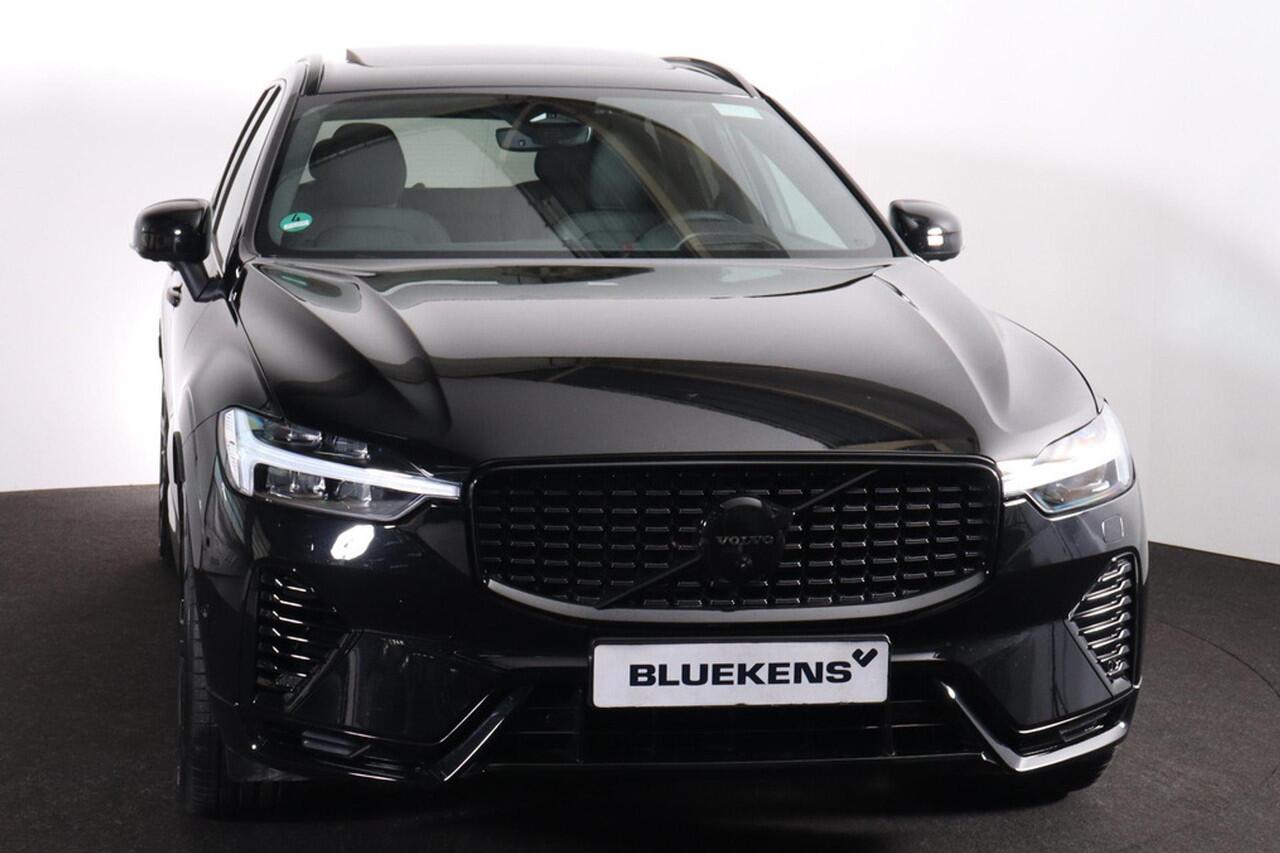 Volvo XC60 T8 Recharge AWD Ultra Black Edition - Luchtvering - Panorama/schuifdak - 360º Camera - Bowers & Wilkins audio - Adaptieve LED koplampen - Verwarmde voorstoelen, stuur & achterbank - Parkeersensoren voor & achter - Elektr. bedienb. voorstoelen met geheugen
