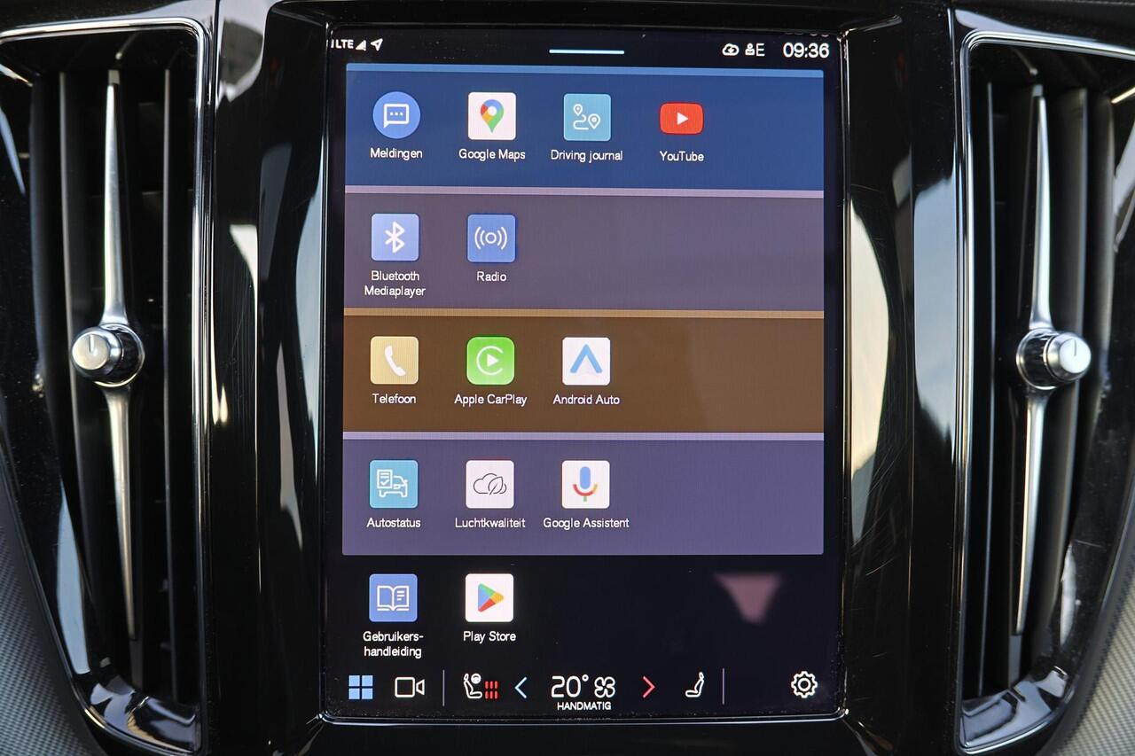 Volvo XC60 T8 Recharge AWD Ultra Black Edition - Luchtvering - Panorama/schuifdak - 360º Camera - Bowers & Wilkins audio - Adaptieve LED koplampen - Verwarmde voorstoelen, stuur & achterbank - Parkeersensoren voor & achter - Elektr. bedienb. voorstoelen met geheugen