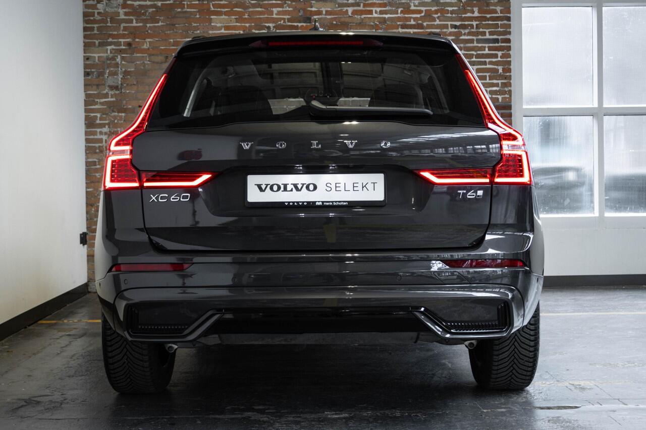 Volvo XC60 T6 Plug-in hybrid AWD Plus Dark | Trekhaak | Verwarmbare voorstoelen+stuurwiel+achterbank | Premium audio by Harman Kardon | Rondom zichtcamera | 19 inch lichtmetalen velgen | Google Infotainment |