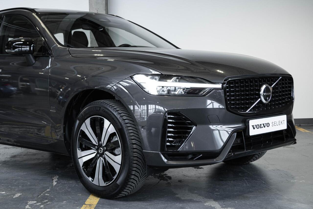 Volvo XC60 T6 Plug-in hybrid AWD Plus Dark | Trekhaak | Verwarmbare voorstoelen+stuurwiel+achterbank | Premium audio by Harman Kardon | Rondom zichtcamera | 19 inch lichtmetalen velgen | Google Infotainment |