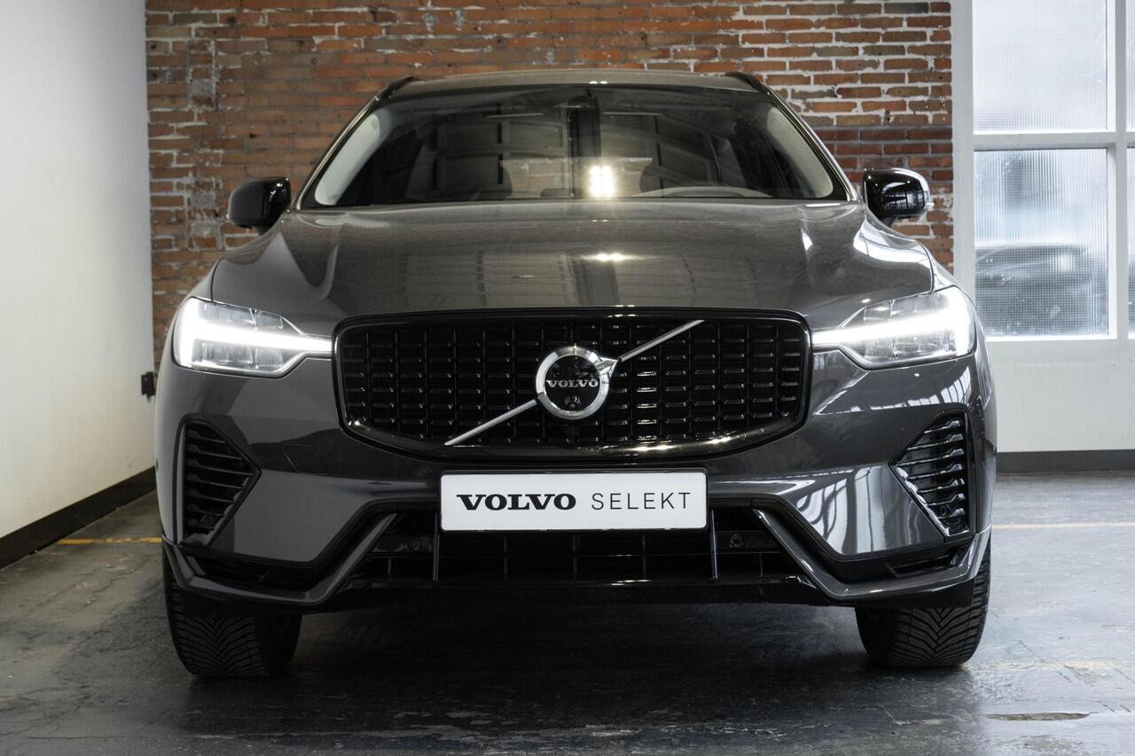 Volvo XC60 T6 Plug-in hybrid AWD Plus Dark | Trekhaak | Verwarmbare voorstoelen+stuurwiel+achterbank | Premium audio by Harman Kardon | Rondom zichtcamera | 19 inch lichtmetalen velgen | Google Infotainment |