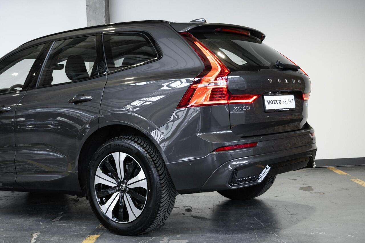Volvo XC60 T6 Plug-in hybrid AWD Plus Dark | Trekhaak | Verwarmbare voorstoelen+stuurwiel+achterbank | Premium audio by Harman Kardon | Rondom zichtcamera | 19 inch lichtmetalen velgen | Google Infotainment |