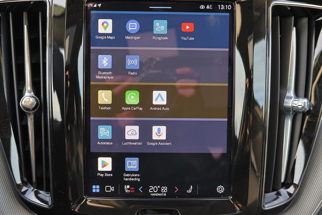 Volvo XC60 T6 Recharge AWD Plus Dark - Panorama/schuifdak - IntelliSafe Assist & Surround - 360º Camera - Verwarmde voorstoelen, stuur & achterbank - Parkeersensoren voor & achter - Elektr. bedienb. voorstoelen met geheugen - Draadloze tel. lader - Extra getint glas