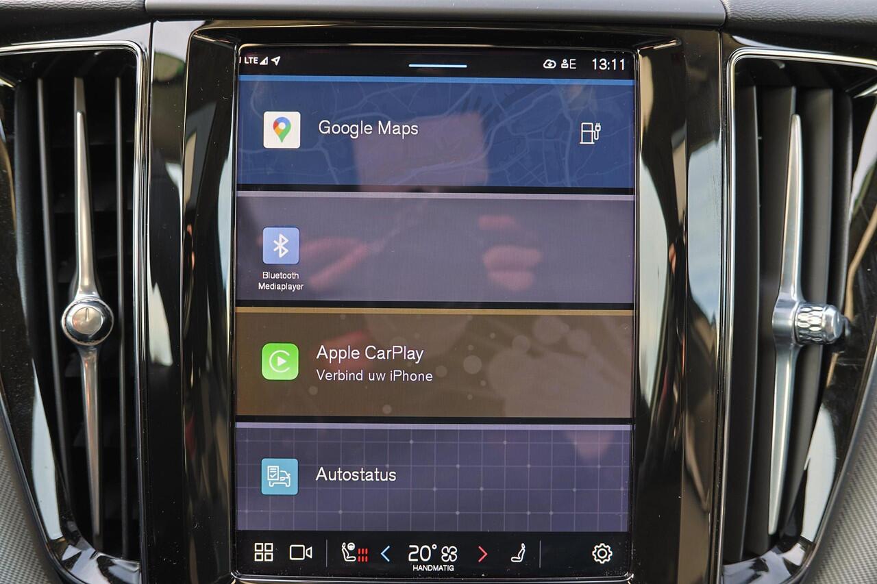 Volvo XC60 T6 Recharge AWD Plus Dark - Panorama/schuifdak - IntelliSafe Assist & Surround - 360º Camera - Verwarmde voorstoelen, stuur & achterbank - Parkeersensoren voor & achter - Elektr. bedienb. voorstoelen met geheugen - Draadloze tel. lader - Extra getint glas