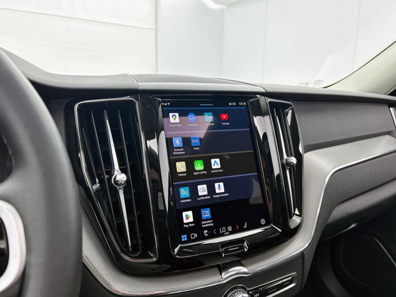 Volvo XC60 2.0 T6 AWD Plus Dark | Trekhaak | 360° Camera |