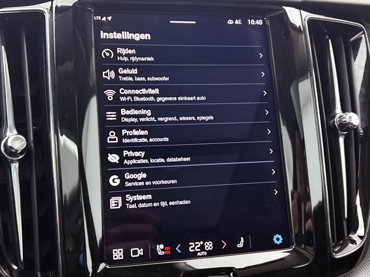 Volvo XC60 2.0 T6 AWD Plus Dark | Leder | Panorama dak | Trekhaak |