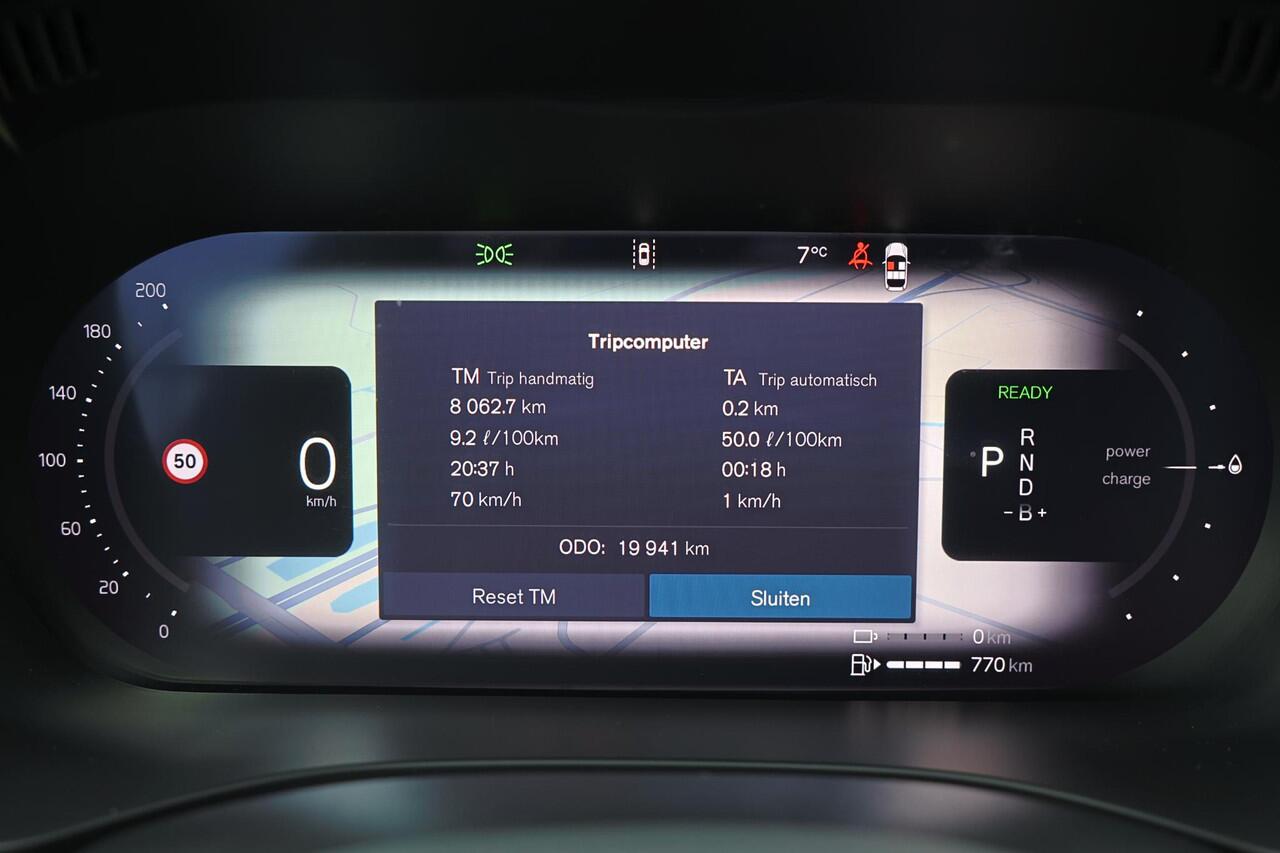 Volvo XC60 T6 Recharge AWD Ultra Dark - Panorama/schuifdak - IntelliSafe Assist & Surround - 360º Camera - Harman/Kardon audio - Adaptieve LED koplampen - Verwarmde voorstoelen, stuur & achterbank - Parkeersensoren voor & achter - Elektr. bedienb. voorstoelen met ge