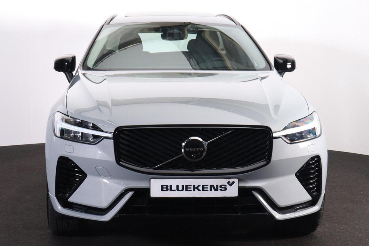 Volvo XC60 T6 Recharge AWD Ultra Dark - Panorama/schuifdak - IntelliSafe Assist & Surround - 360º Camera - Harman/Kardon audio - Adaptieve LED koplampen - Verwarmde voorstoelen, stuur & achterbank - Parkeersensoren voor & achter - Elektr. bedienb. voorstoelen met ge