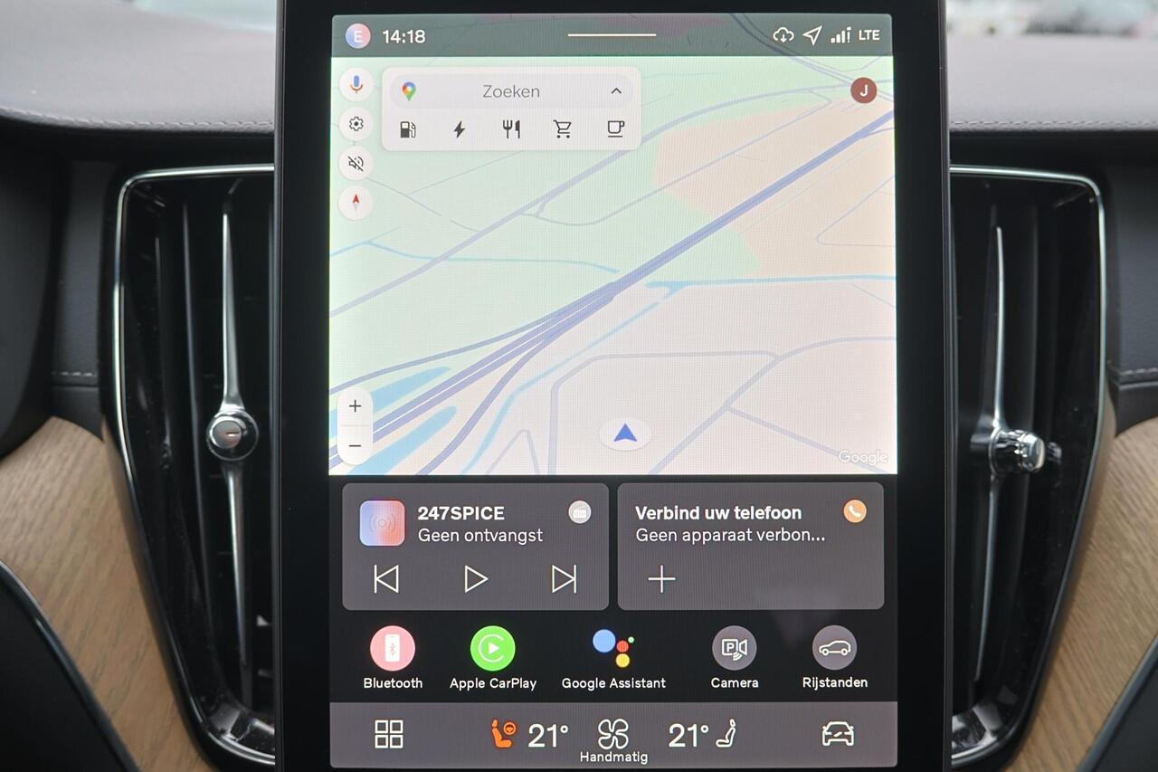 Volvo XC60 T6 Recharge AWD Ultra Dark - Panorama/schuifdak - IntelliSafe Assist & Surround - 360º Camera - Harman/Kardon audio - Adaptieve LED koplampen - Verwarmde voorstoelen, stuur & achterbank - Parkeersensoren voor & achter - Elektr. bedienb. voorstoelen met ge