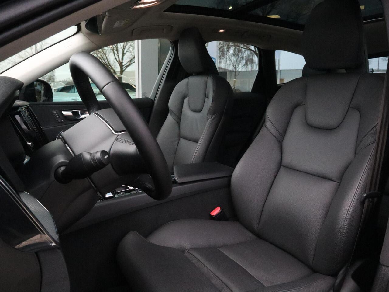 Volvo XC60 2.0 T6 Plug-in hybrid AWD Plus Dark | 360-camera | Schuif/kantel dak | Trekhaak |