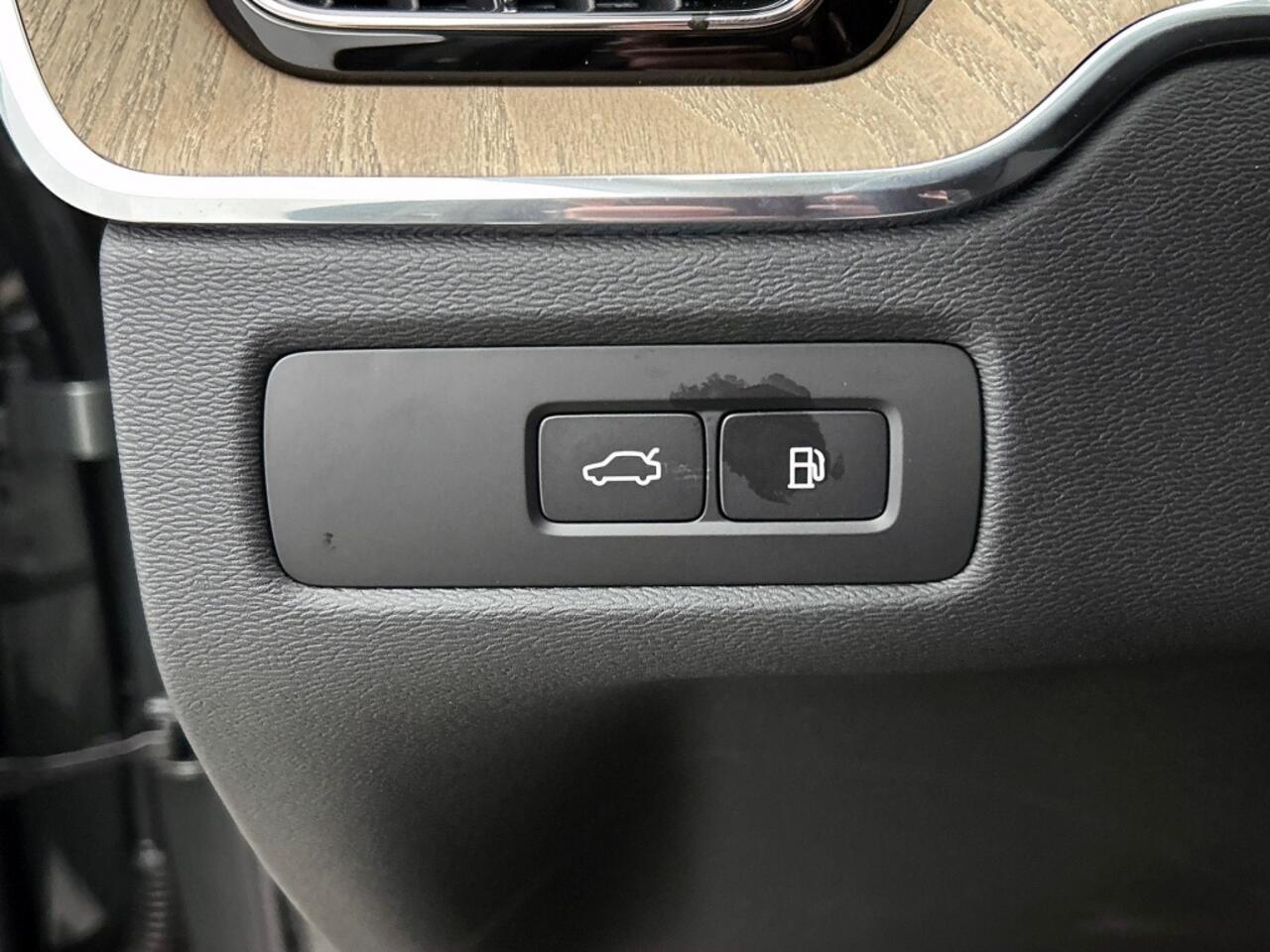 Volvo XC60 2.0 T6 AWD Ultra Bright | Luchtvering | Panorama dak | Bowers &