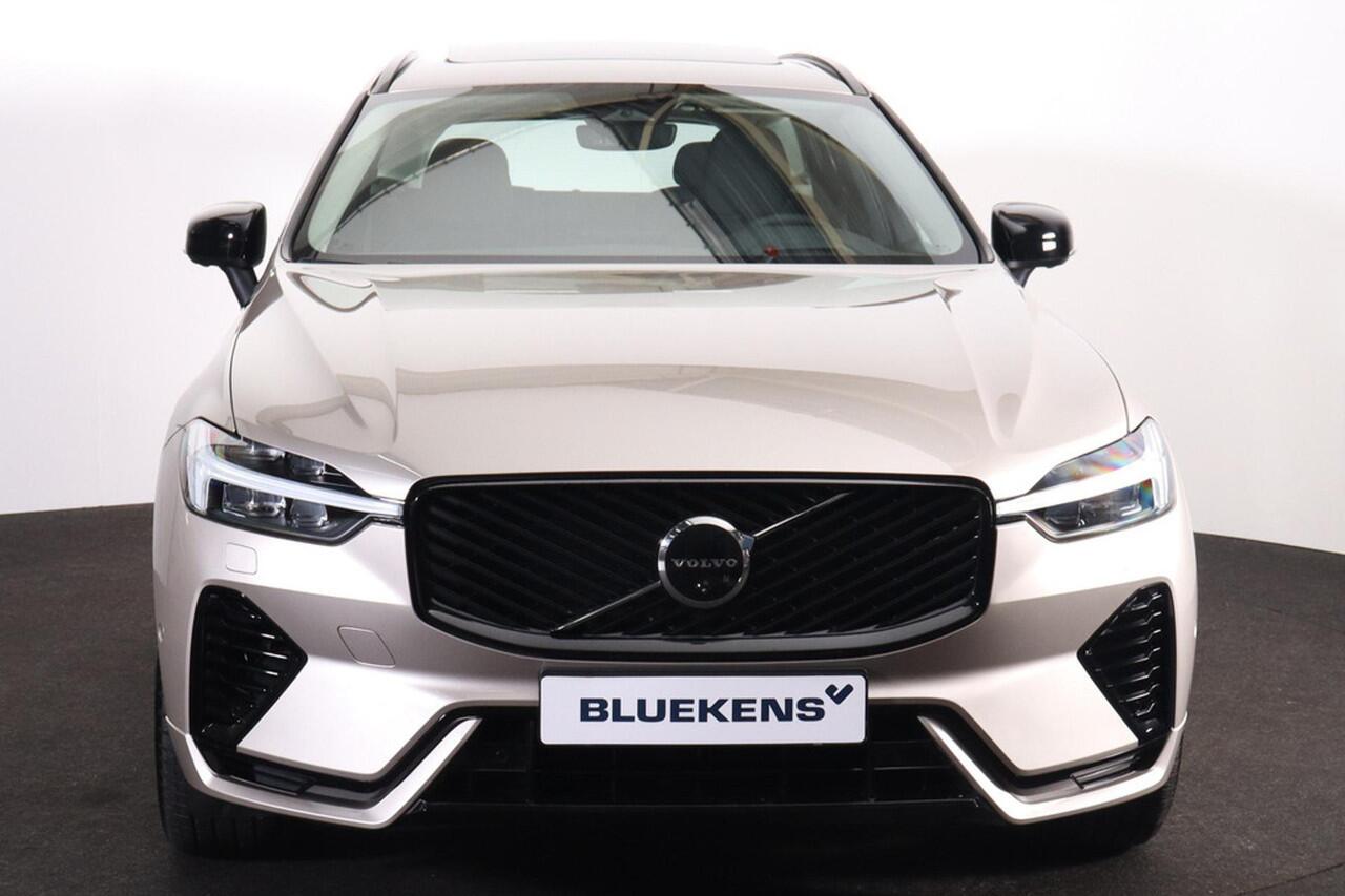 Volvo XC60 T6 Recharge AWD Ultra Dark - Luchtvering - Panorama/schuifdak - IntelliSafe Assist & Surround - 360º Camera - Harman/Kardon audio - Adaptieve LED koplampen - Verwarmde voorstoelen, stuur & achterbank - Parkeersensoren voor & achter - Elektr. bedienb. voor