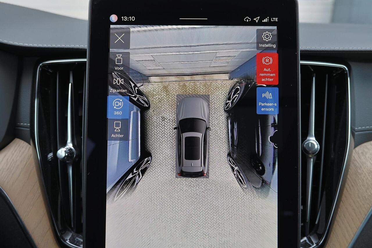 Volvo XC60 T6 Recharge AWD Ultra Dark - Luchtvering - Panorama/schuifdak - IntelliSafe Assist & Surround - 360º Camera - Harman/Kardon audio - Adaptieve LED koplampen - Verwarmde voorstoelen, stuur & achterbank - Parkeersensoren voor & achter - Elektr. bedienb. voor