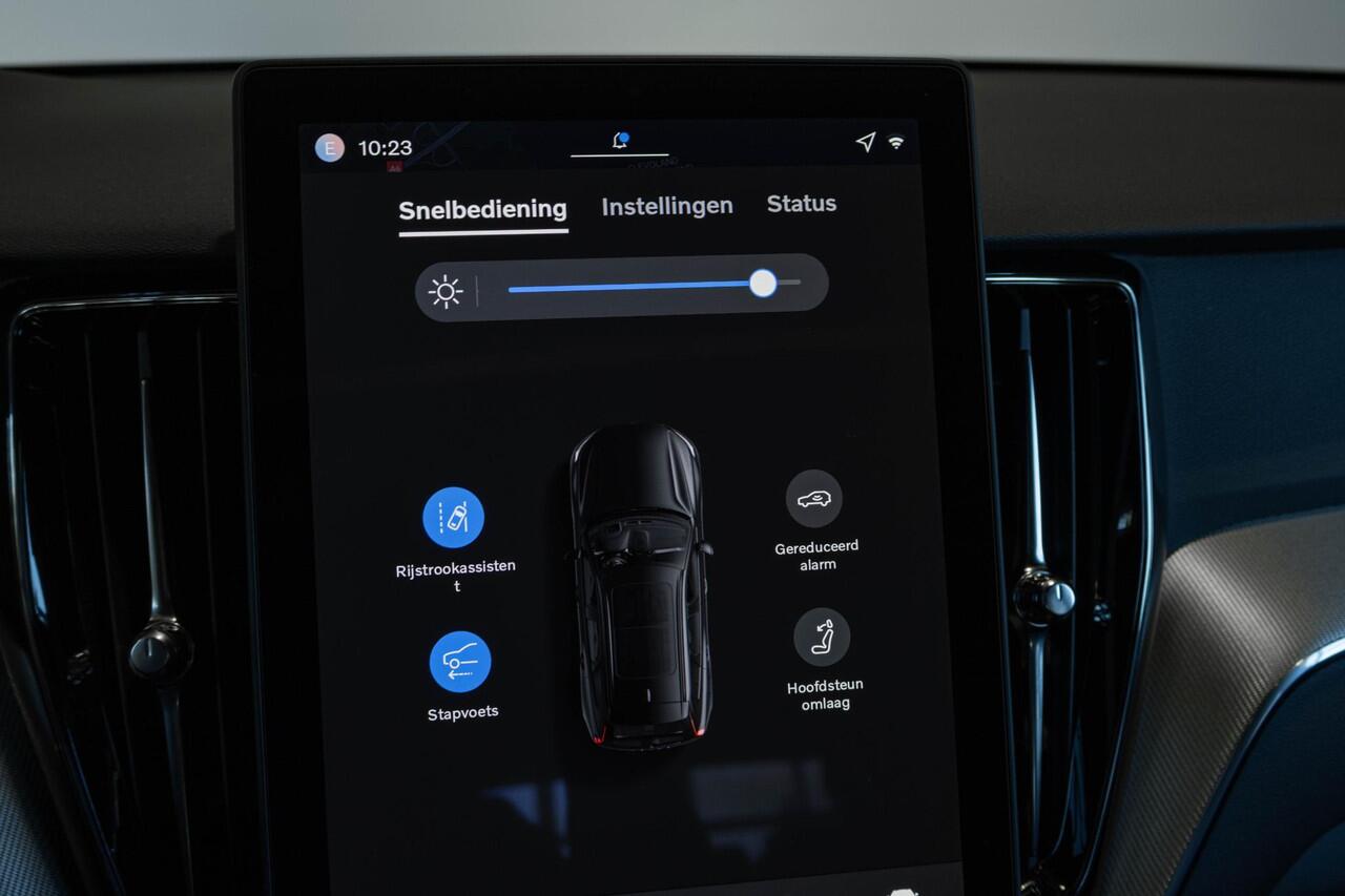 Volvo XC60 T6 Plug-in hybrid AWD Plus Black Edition | Luchtvering | Head-Up Display | 360º Camera | Schuif/Kantel-Panoramadak | Google Infotainment | 21" Lichtmetalen Wielen |