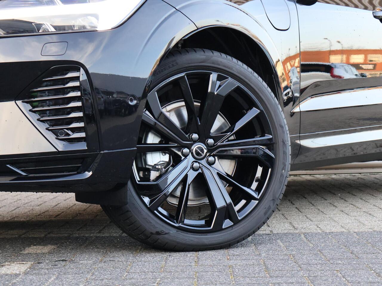 Volvo XC60 T6 Plug-in hybrid AWD Ultra Black Edition | Uit voorraad leverbaar | Harman Kardon | Panoramadak