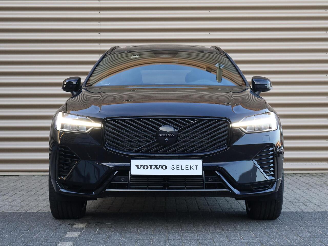 Volvo XC60 T6 Plug-in hybrid AWD Ultra Black Edition | Uit voorraad leverbaar | Harman Kardon | Panoramadak