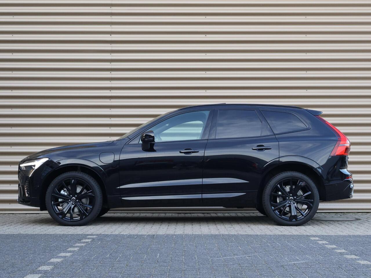 Volvo XC60 T6 Plug-in hybrid AWD Ultra Black Edition | Uit voorraad leverbaar | Harman Kardon | Panoramadak