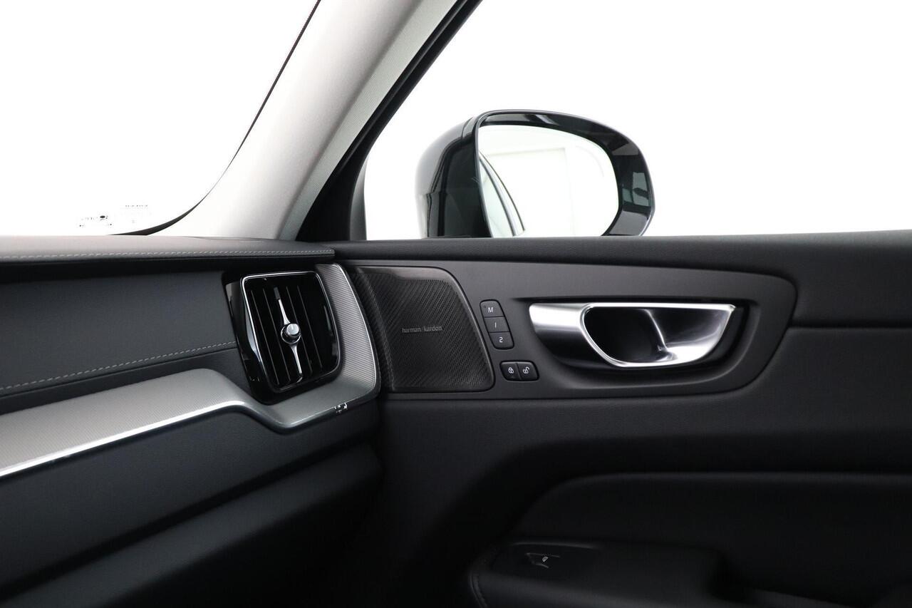 Volvo XC60 T6 PLUG-IN HYBRID AWD ULTRA DARK -PANO.DAK|HEAD-UP DISP.|360°CAM|TREKHAAK|HK-AUDIO