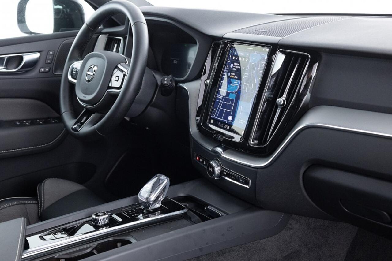 Volvo XC60 2.0 T8 Plug-in hybrid AWD Ultra Dark | PANORAMADAK | harman/kardon | 360 Camera | LUCHTVERING