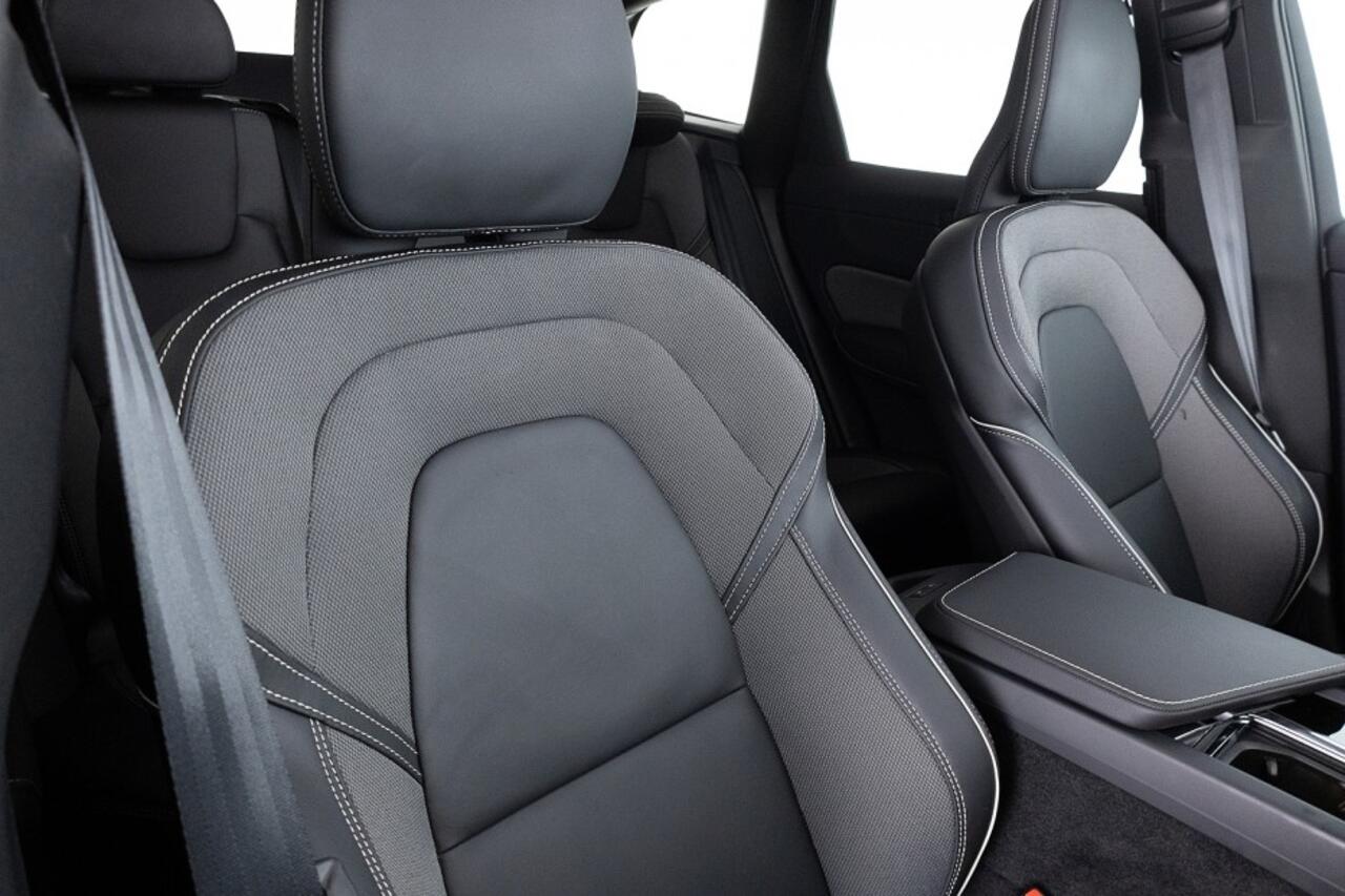 Volvo XC60 2.0 T8 Plug-in hybrid AWD Ultra Dark | PANORAMADAK | harman/kardon | 360 Camera | LUCHTVERING