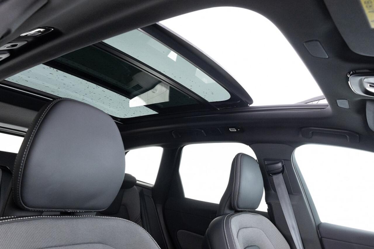 Volvo XC60 2.0 T8 Plug-in hybrid AWD Ultra Dark | PANORAMADAK | harman/kardon | 360 Camera | LUCHTVERING