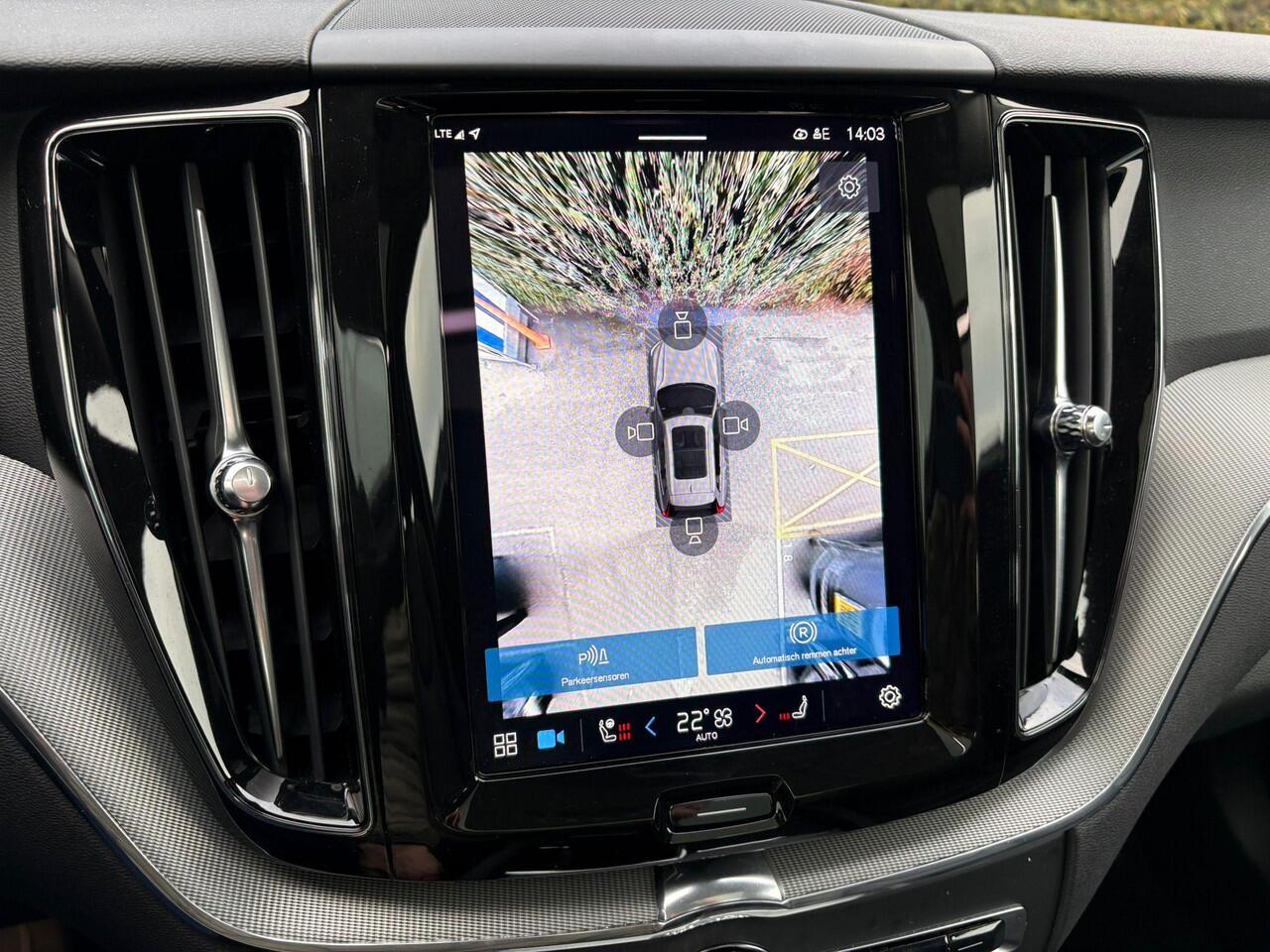 Volvo XC60 2.0 T6 Plug-in hybrid AWD Plus Dark | Panoramadak | 360 Camera | Stoel & Stuur Verwarming | Trekhaak |