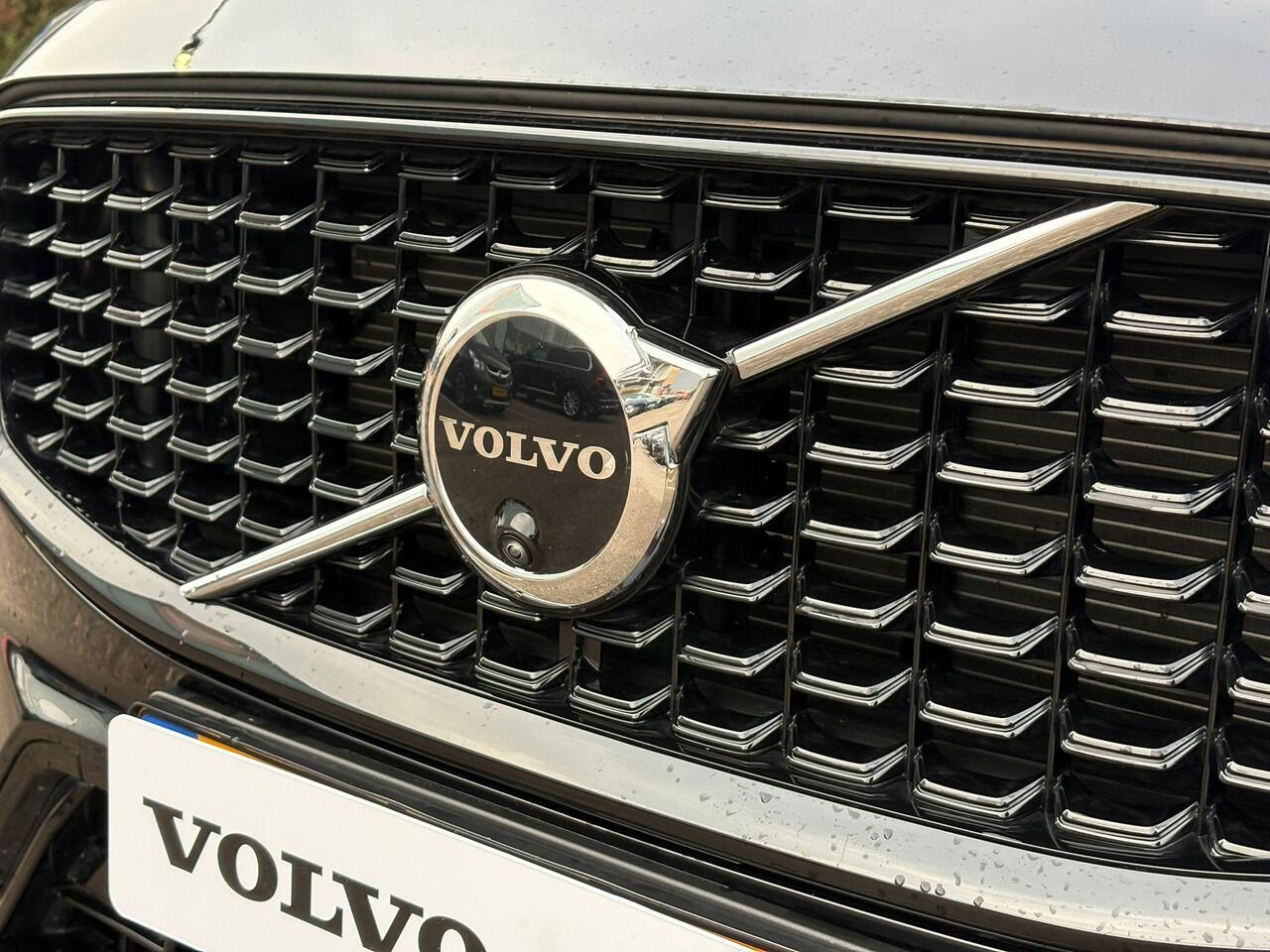 Volvo XC60 2.0 T6 Plug-in hybrid AWD Plus Dark | Panoramadak | 360 Camera | Stoel & Stuur Verwarming | Trekhaak |