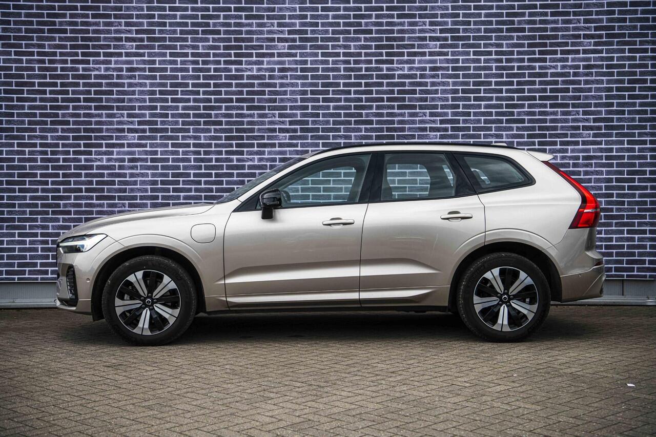 Volvo XC60 2.0 T6 Plug-in hybrid AWD Plus Dark | 360 Camera | Schuif-/Kanteldak | Stoel-/Stuurverwarming | Adaptieve Cruise Control | Trekhaak |
