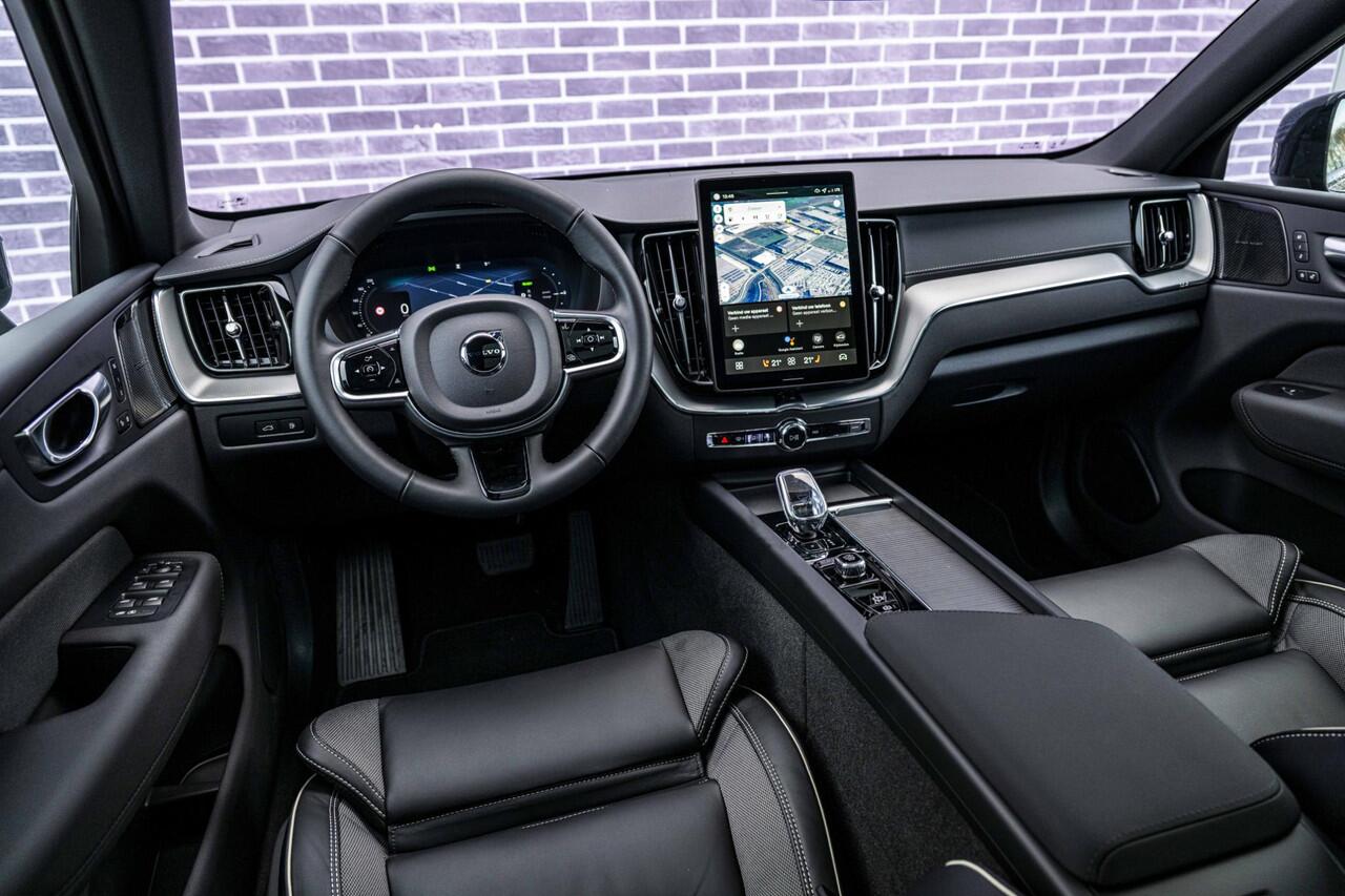 Volvo XC60 2.0 T8 Plug-in hybrid AWD Ultra Black Edition | Adaptieve Cruise Control | Panoramadak | Head-Up Display | Harman Kardon Audio | Stoel-/Stuurverwarming | 360° Parkeercamera | Dodehoek Detectie |