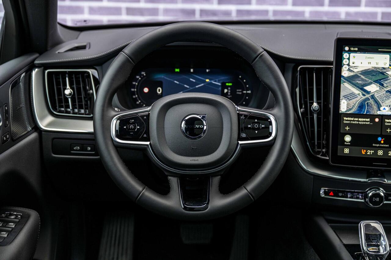 Volvo XC60 2.0 T8 Plug-in hybrid AWD Ultra Black Edition | Adaptieve Cruise Control | Panoramadak | Head-Up Display | Harman Kardon Audio | Stoel-/Stuurverwarming | 360° Parkeercamera | Dodehoek Detectie |