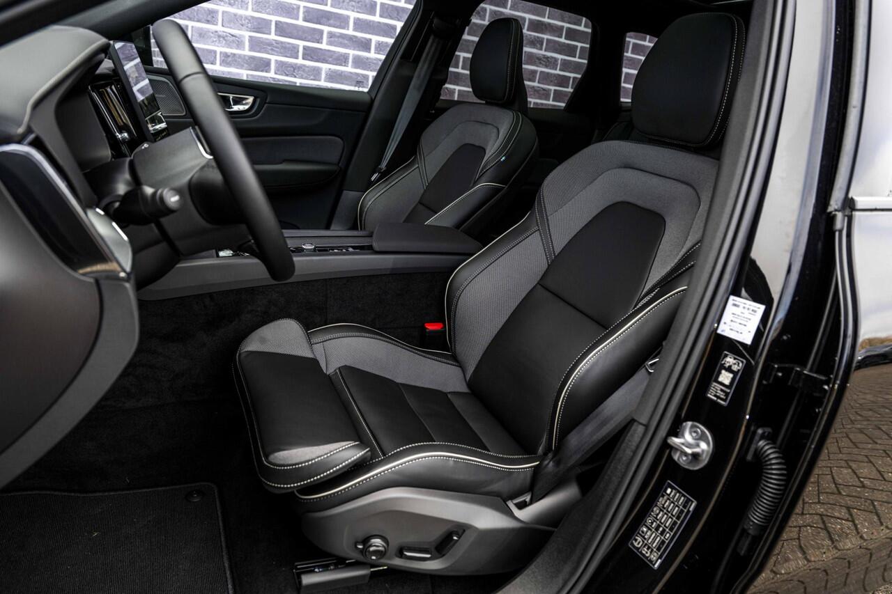 Volvo XC60 2.0 T8 Plug-in hybrid AWD Ultra Black Edition | Adaptieve Cruise Control | Panoramadak | Head-Up Display | Harman Kardon Audio | Stoel-/Stuurverwarming | 360° Parkeercamera | Dodehoek Detectie |