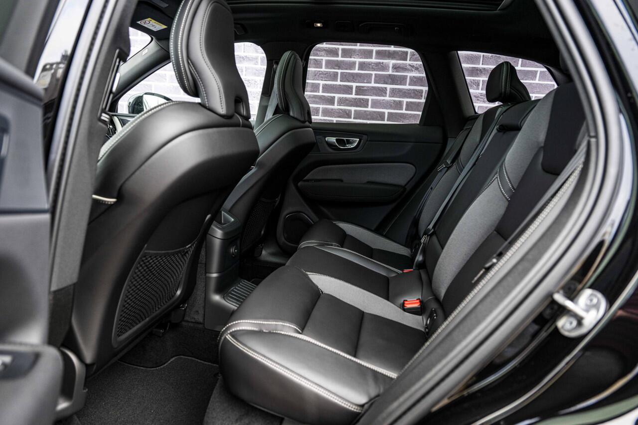 Volvo XC60 2.0 T8 Plug-in hybrid AWD Ultra Black Edition | Adaptieve Cruise Control | Panoramadak | Head-Up Display | Harman Kardon Audio | Stoel-/Stuurverwarming | 360° Parkeercamera | Dodehoek Detectie |