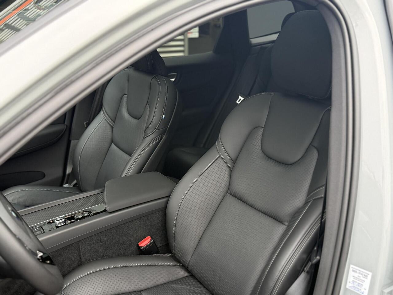 Volvo XC60 2.0 T8 Black Edition l Nappa Leder l Electrische Trekhaak l Harman Kardon l Full LED