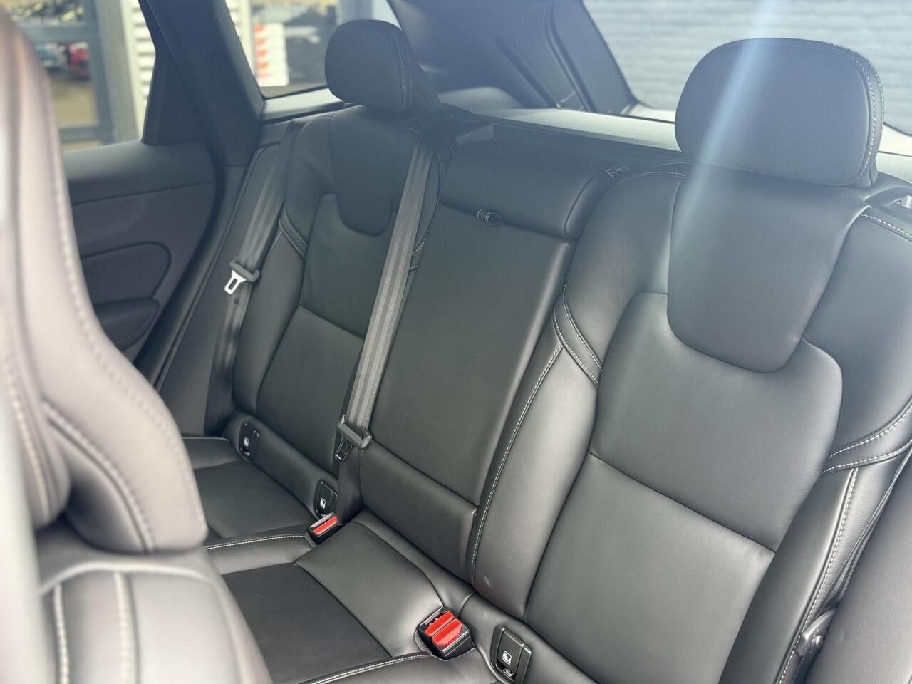 Volvo XC60 2.0 T8 Black Edition l Nappa Leder l Electrische Trekhaak l Harman Kardon l Full LED