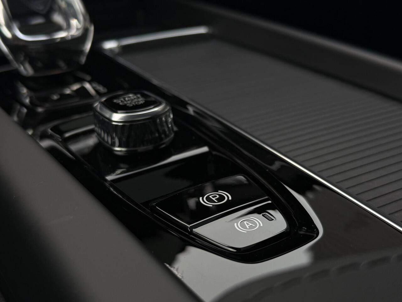 Volvo XC60 2.0 T8 Black Edition l Nappa Leder l Electrische Trekhaak l Harman Kardon l Full LED