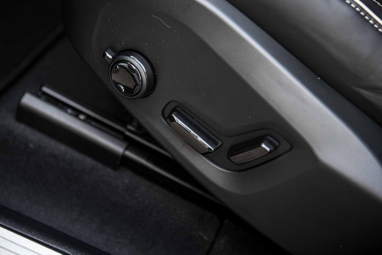 Volvo XC60 2.0 T8 Plug-in hybrid AWD Plus Black Edition | PHEV | Panoramadak | Achteruitrijcamera | Harman Kardon Audio | Lichtmetalen Velgen 21 inch | Sportstoelen | Keyless Entry | Stuur- / Stoelverwarming | Keyless | Navigatie | Apple Carplay | Android Auto