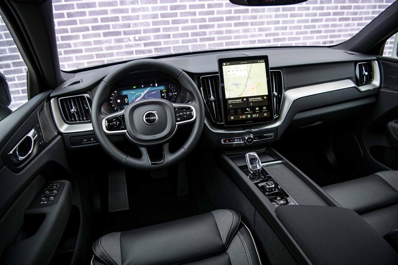Volvo XC60 2.0 T8 Plug-in hybrid AWD Plus Black Edition | PHEV | Panoramadak | Achteruitrijcamera | Harman Kardon Audio | Lichtmetalen Velgen 21 inch | Sportstoelen | Keyless Entry | Stuur- / Stoelverwarming | Keyless | Navigatie | Apple Carplay | Android Auto