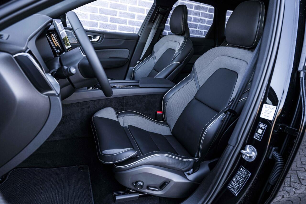 Volvo XC60 2.0 T8 Plug-in hybrid AWD Ultra Black Edition | PHEV | Facelift | Google | Long Range | Adaptieve Cruise Control | Luchtvering | Harman Kardon Audio | Stoelverwarming Voor + Achter | 360 Camera | Keyless | Gelamineerd Glas | DAB | Trekhaak | Stuurverwarmi