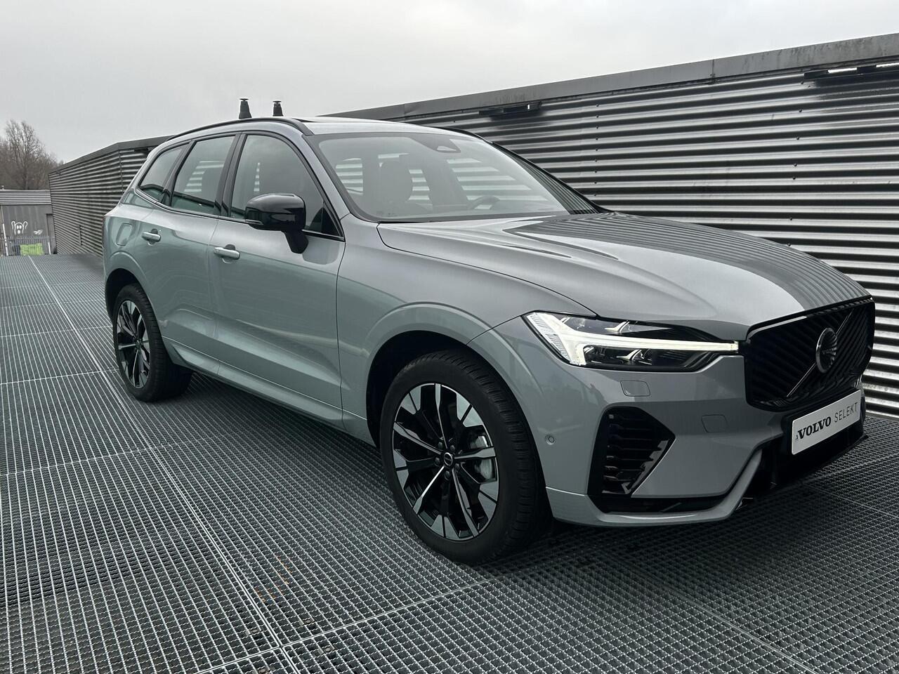 Volvo XC60 2.0 T6 Plug-in hybrid AWD Ultra Dark 360gr. Parkeer camera, Harman-Kardon Premium audio, Full led, Verwarmde stoelen 4X + stuur, Trekhaak semi elektrisch, Head-up display.