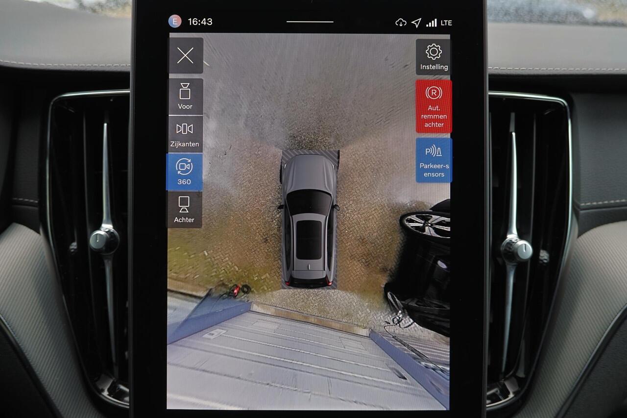 Volvo XC60 T8 Recharge AWD Ultra Black Edition - Panorama/schuifdak - IntelliSafe Assist & Surround - 360º Camera - Harman/Kardon audio - Adaptieve LED koplampen - Verwarmde voorstoelen, stuur & achterbank - Parkeersensoren voor & achter - Elektr. bedienb. voorstoel