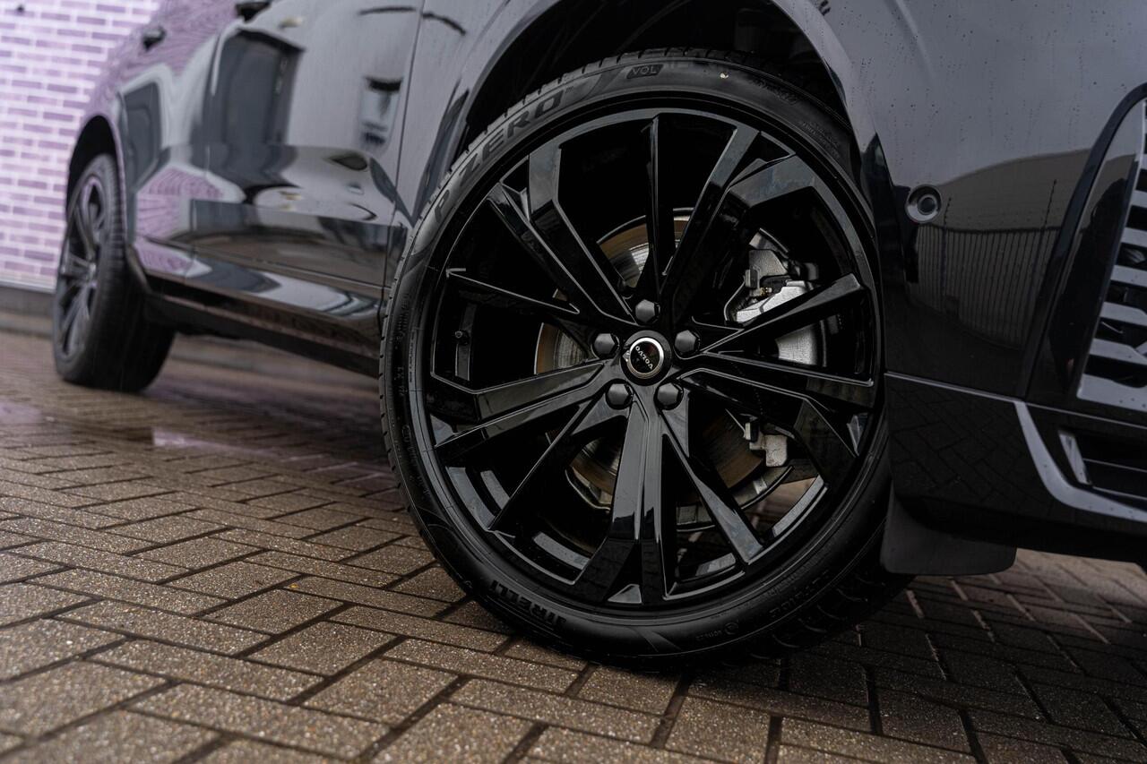 Volvo XC60 2.0 T8 Plug-in hybrid AWD Ultra Black Edition | PHEV | Facelift | Google | Long Range | Adaptieve Cruise Control | Luchtvering | Harman Kardon Audio | Stoelverwarming Voor + Achter | 360 Camera | Keyless | Gelamineerd Glas | DAB | Trekhaak | Stuurverwarmi